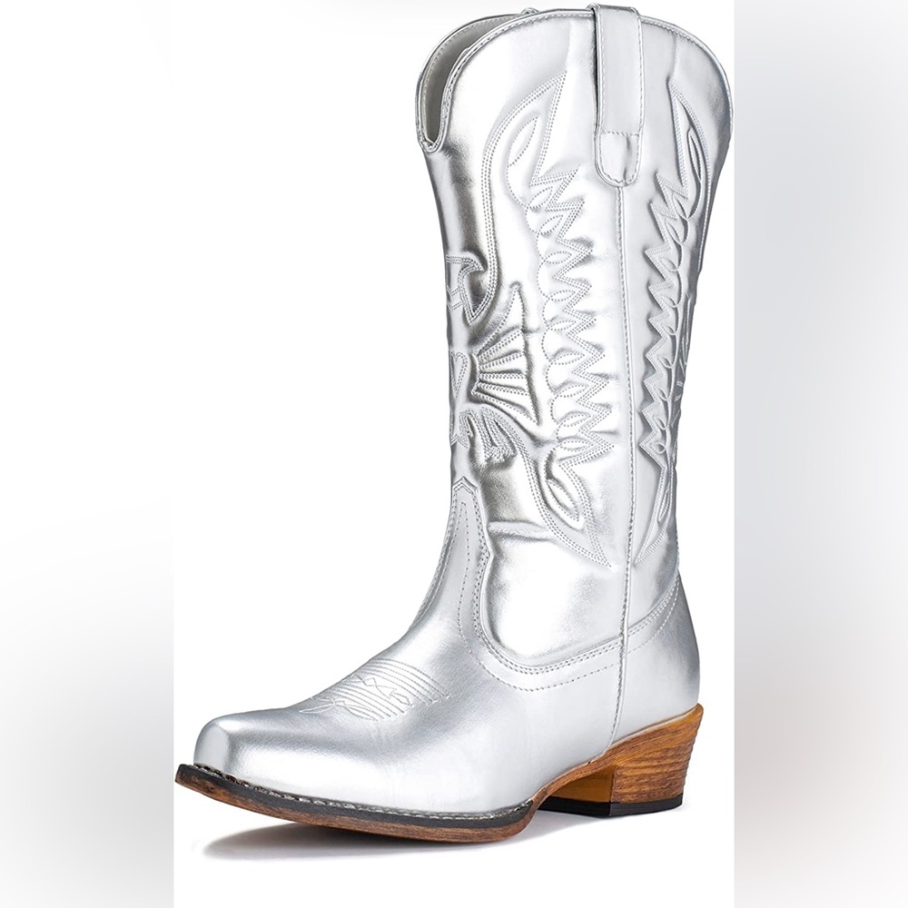 Women’s size 7.5 metallic cowboy boots. IUV brand